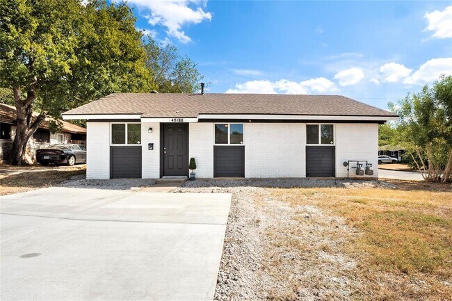 Foto del edificio - 4913 Hawk Cv