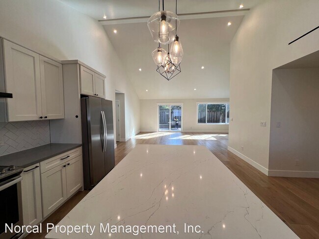Building Photo - 4 br, 3 bath House - 1546 San Andreas Ave