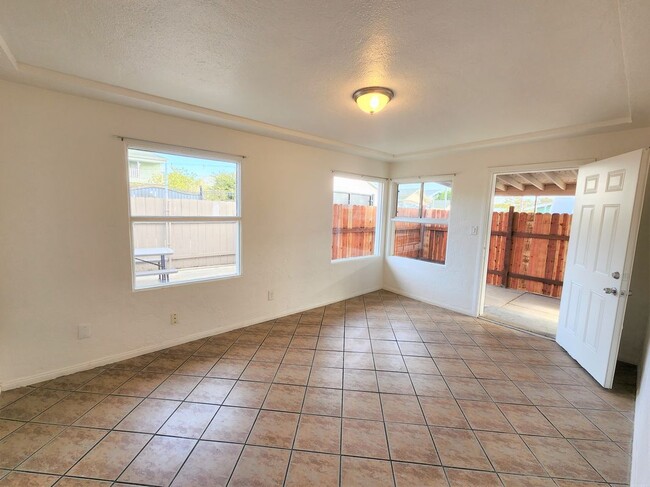 Foto del edificio - 2274 Kearney Ave