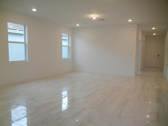 Foto del edificio - 4660 NW Exchange Ave