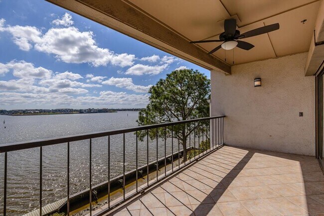 Building Photo - 401 Lakeside Ln