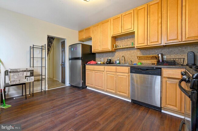 Building Photo - 4043 Sansom St