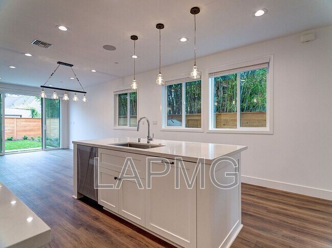 Building Photo - 1278 Meadowbrook Ave