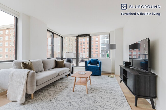 Building Photo - 255 W 94th St