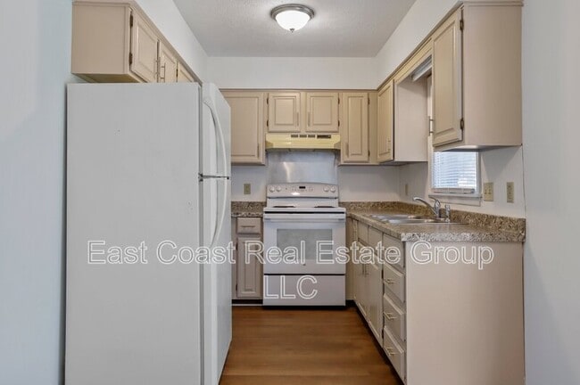 Building Photo - 131 Biser St