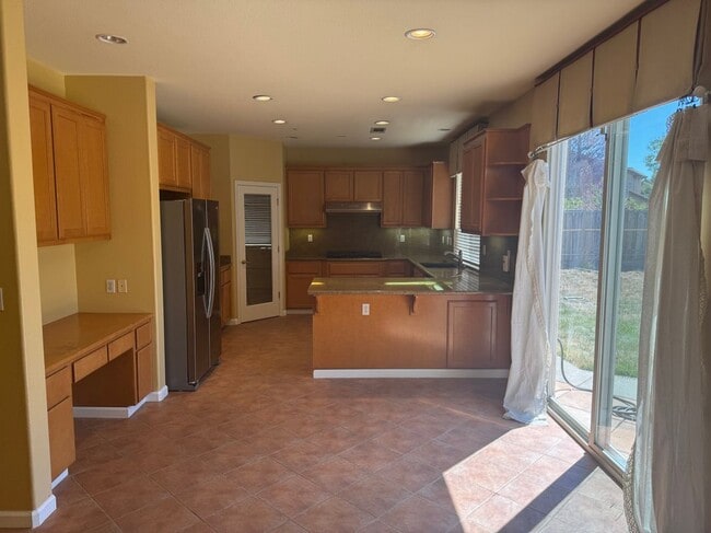 Building Photo - 235 Hummingbird Way