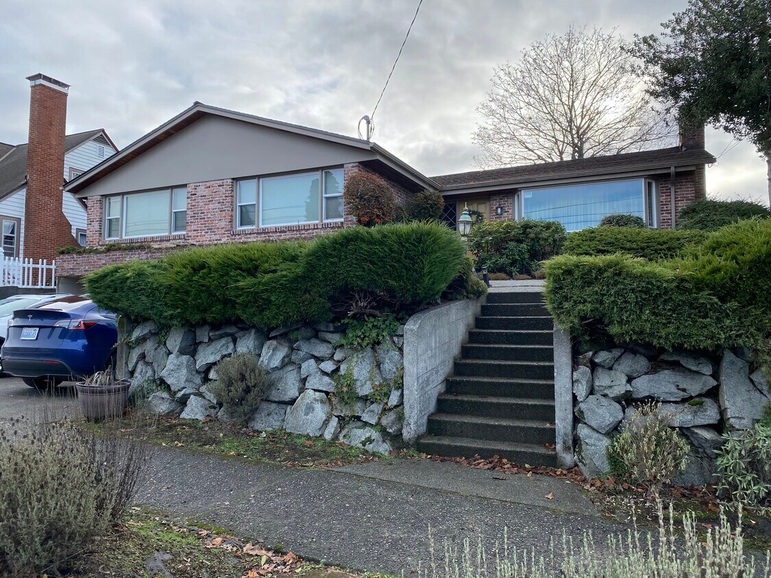 1545 10th St Unit Lower level, Bremerton, WA 98337 Apartments in