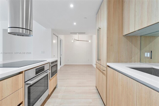 Foto del edificio - 9901 W Bay Harbor Dr