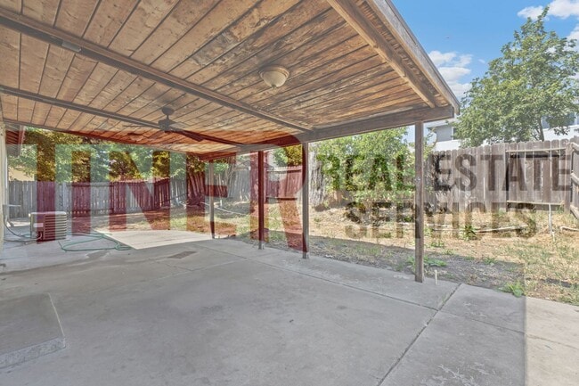 Foto del edificio - North Sacramento 4 Bedroom Home with cover...
