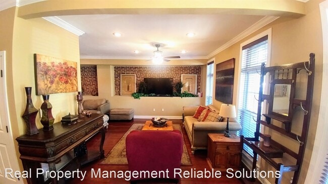 Building Photo - 3 br, 2.5 bath House - 819 Brooks Lane
