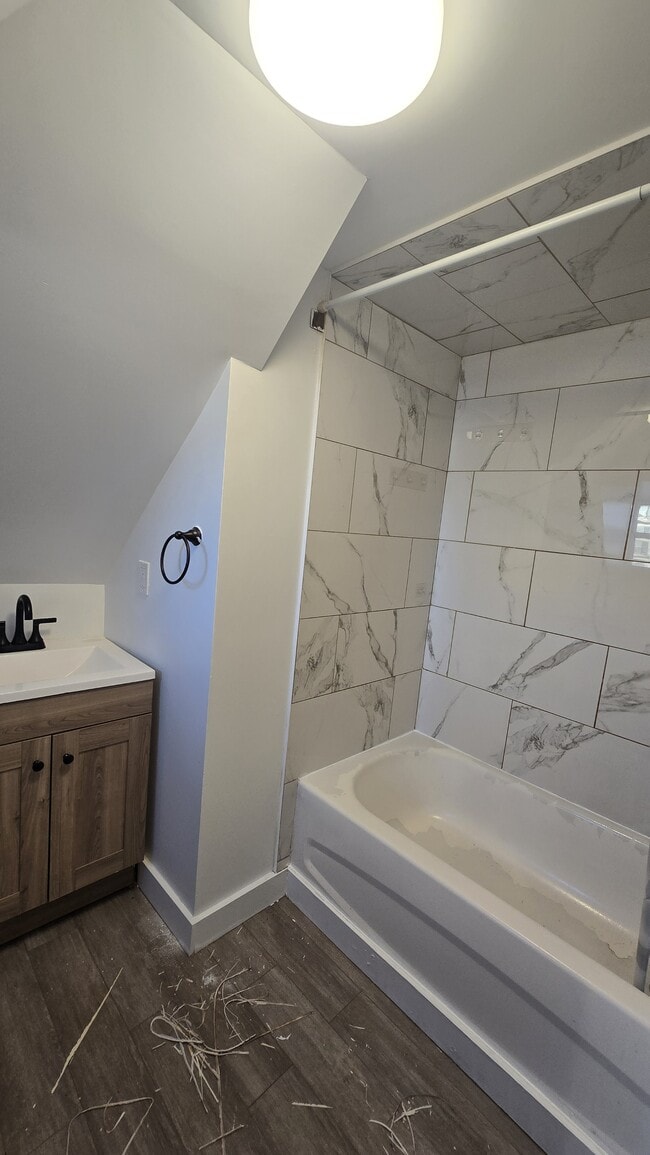 Building Photo - 87 Weldon St