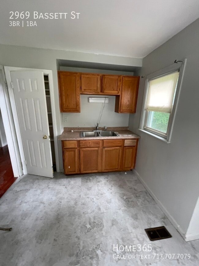 Building Photo - 3 bedroom 1 bathroom