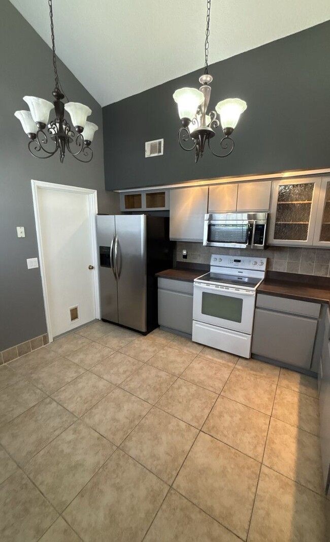 Foto del edificio - 238 Hidden Springs Cir