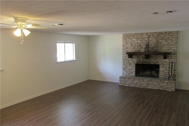 Building Photo - 11307 Hilltop St