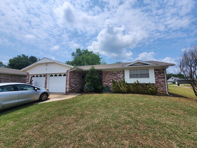 Foto del edificio - Darling Home in East Shawnee