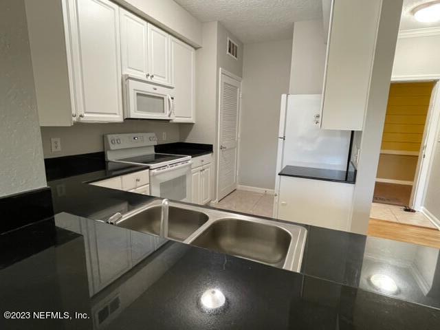 Foto del edificio - 8539 Gate Pkwy W