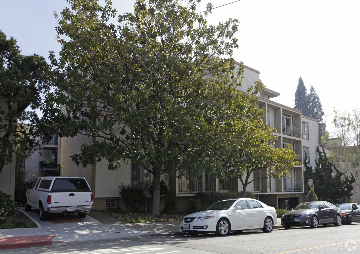 Building Photo - 410 Bellevue Ave
