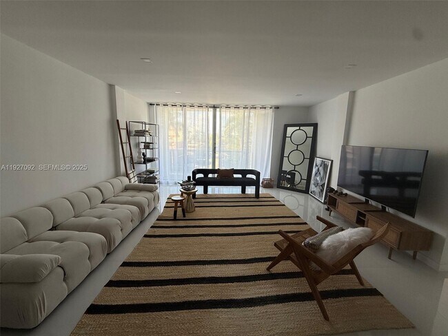 Foto del edificio - 9381 E Bay Harbor Dr