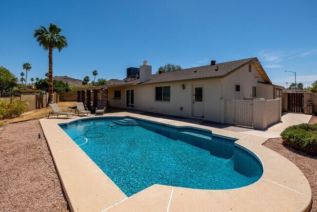 Foto del edificio - 802 E Caribbean Ln