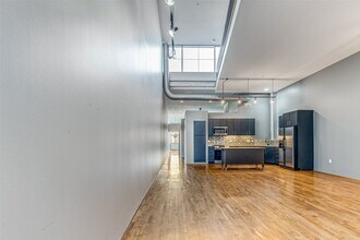 Building Photo - 1312 Live Oak St