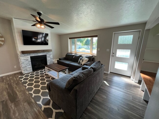 Foto del edificio - Beautiful 4 bed 3 bath home!