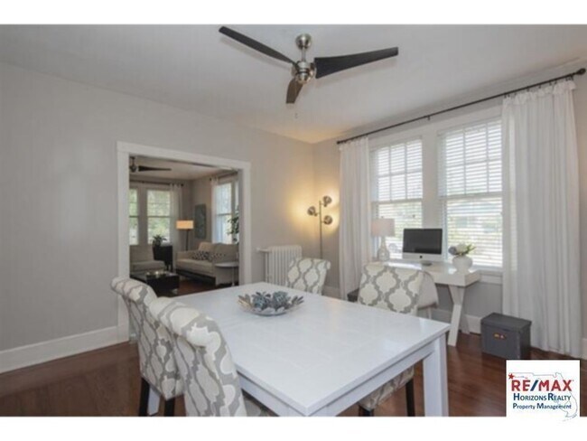 Building Photo - Incredible East Hill Cottage!