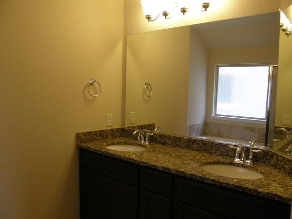 Foto del edificio - 200 Rocky Pine Rd