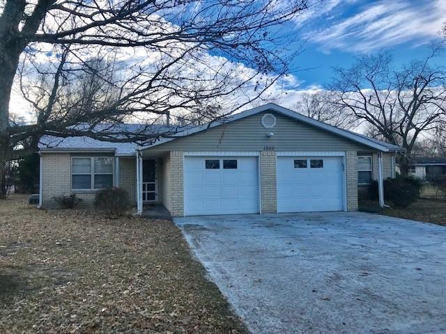 Foto del edificio - 1300 W Rolling Oaks Dr