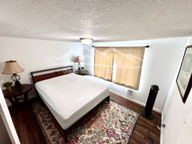 Building Photo - Bay Park Lane Duplex