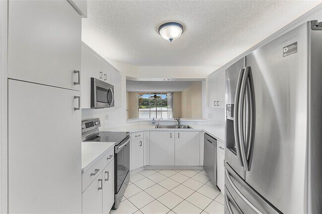 Building Photo - 7632 Trent Dr