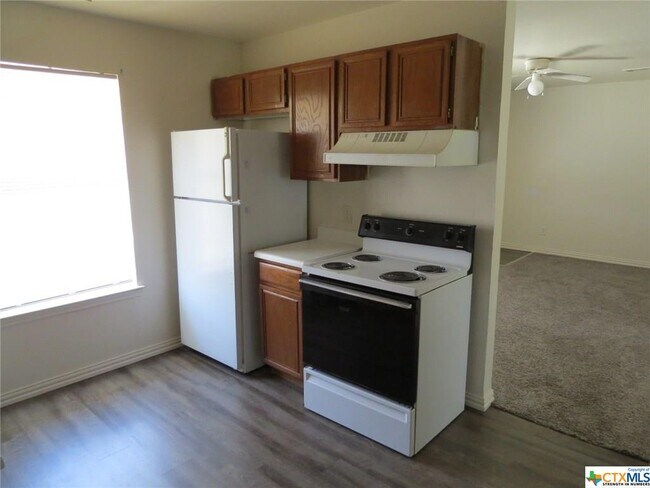 Building Photo - 1602 Benttree Dr