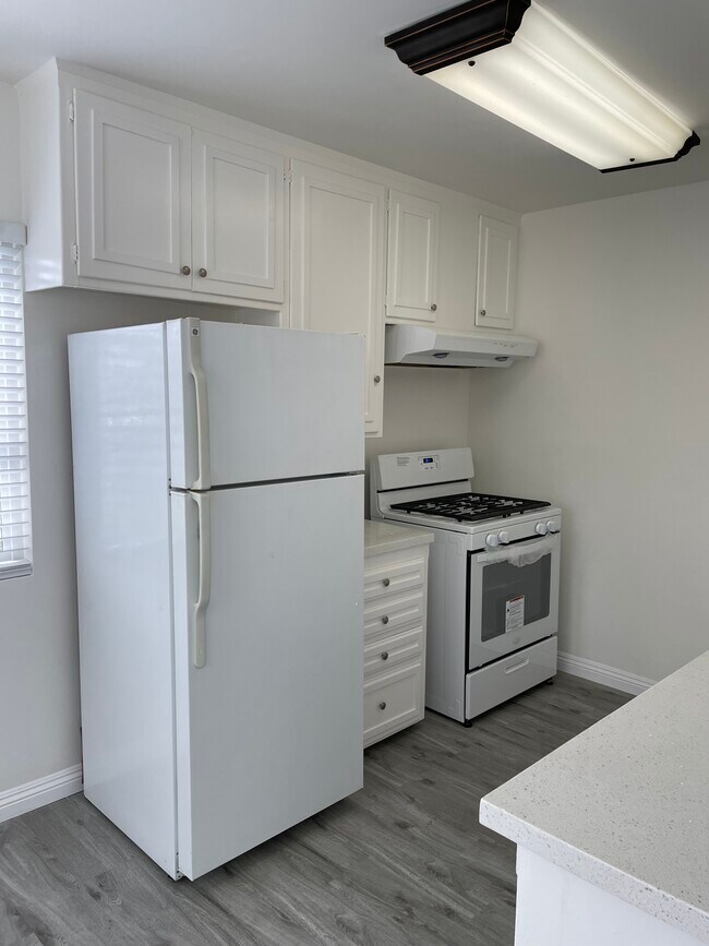 Kitchen appliances - 1337 19th St