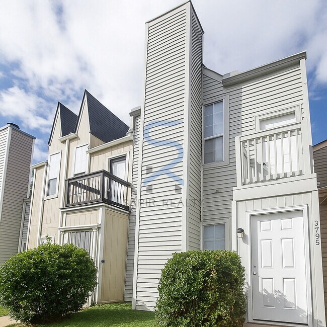 Foto del edificio - Move in before November 30th and choose your reward: a $250 Amazon Gift Card or a 55" Smart TV!