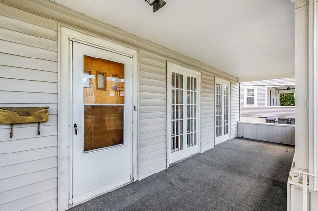 Front Entrance - 125 Longview Ave