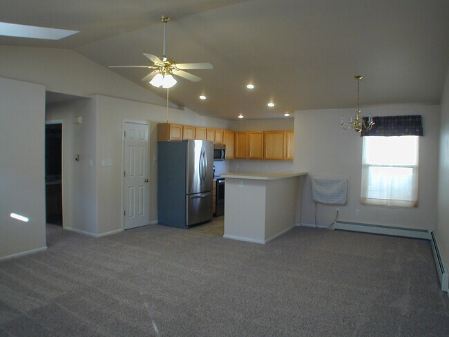 Building Photo - House For Lease
