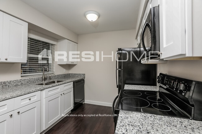 Building Photo - HOME FOR RENT!!