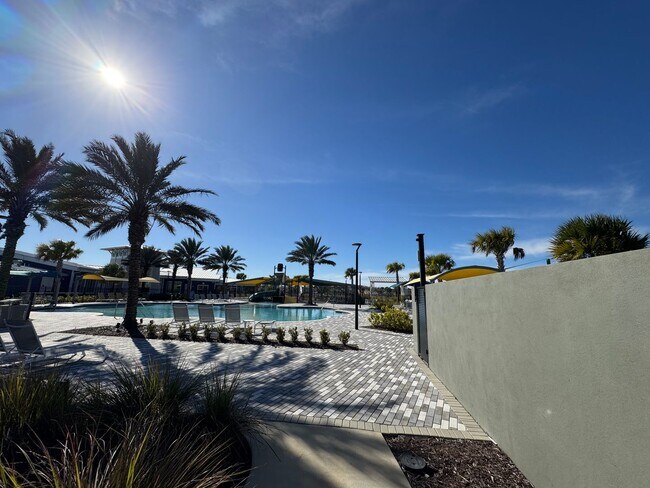 Building Photo - $300 OFF OF A MONTH OF RENT!! INTERNET INCLUDED! Modern 3 Bedroom, 2 Bathroom Townhome in Prime L...