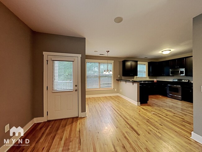 Building Photo - 183 Herring St