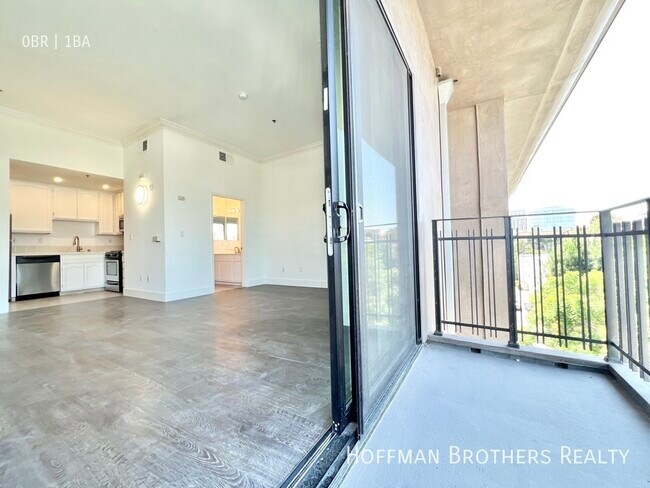 Building Photo - 8811 Burton Way