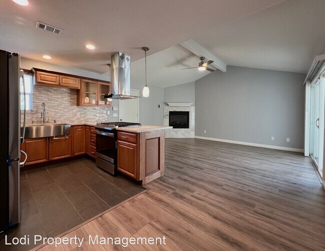 Building Photo - 3 br, 2 bath House - 2520 Banyan Drive