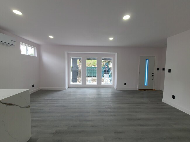 Foto del edificio - 8951 Kramerwood Pl