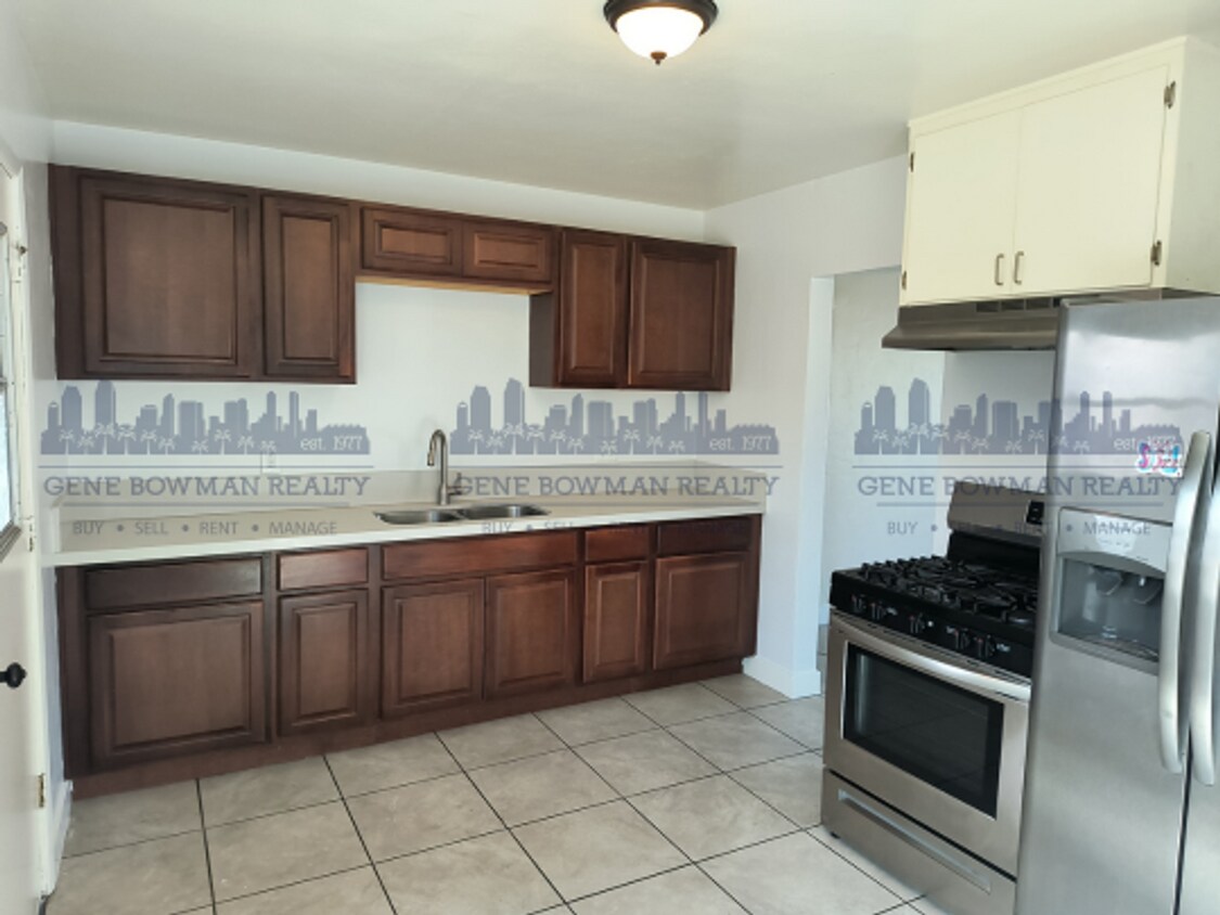 Primary Photo - Fully Remodeled 3 bed 1 Bath Duplex Availa...