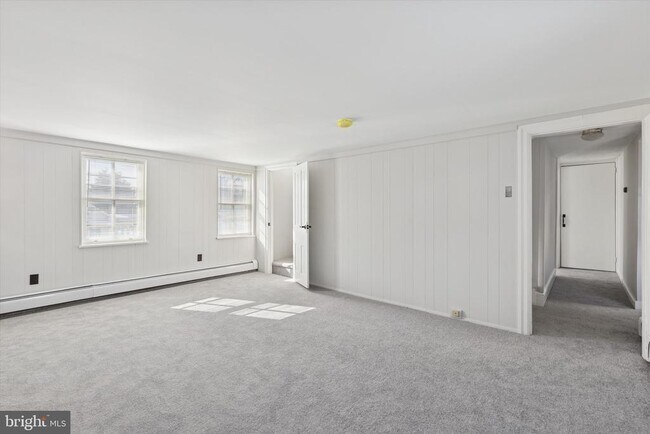 Foto del edificio - 371 W Main St