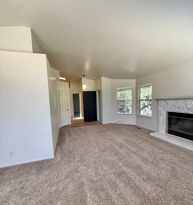 Building Photo - 6178 Chesterfield Ln