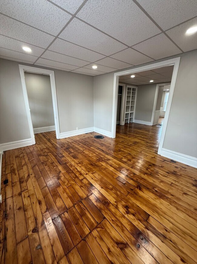 Foto del edificio - 1456-1458-1458 Logan Ave