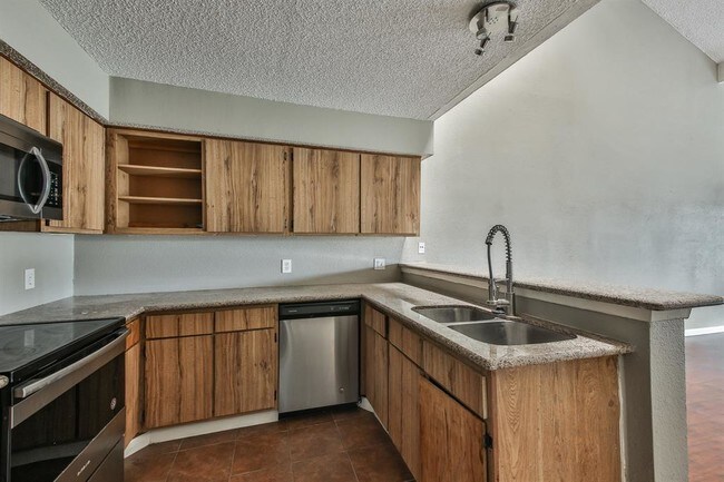 Building Photo - 11889 Bob White Dr