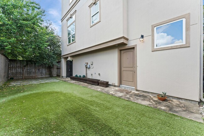 Foto del edificio - 1105 Fowler St