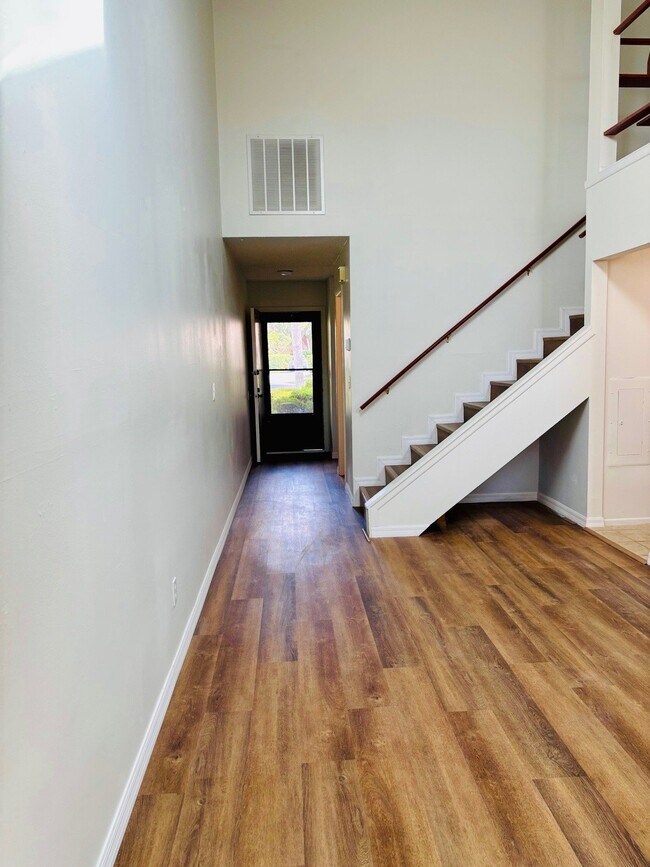 Building Photo - 3616 Pine Cone Cir