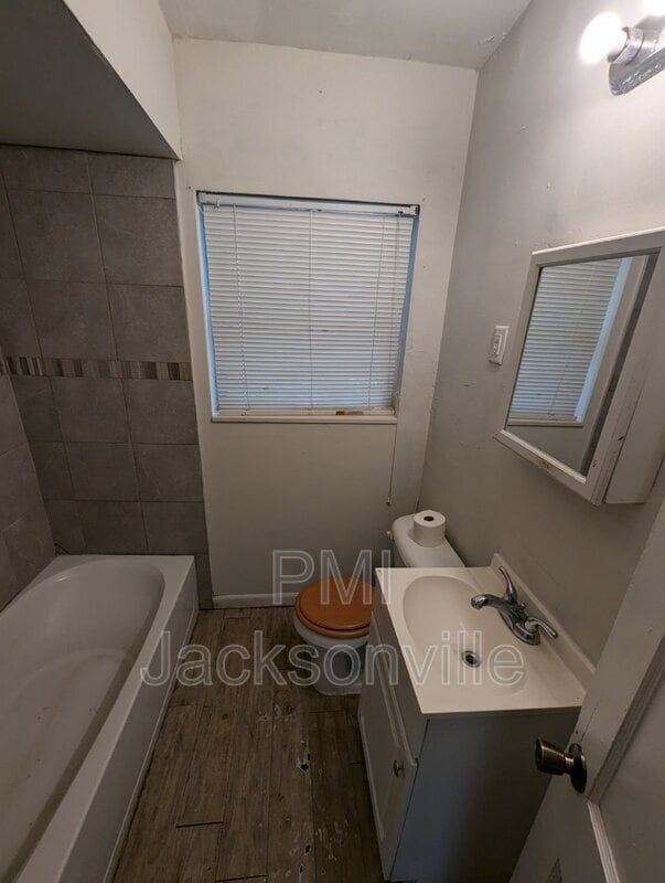 Building Photo - 1056 Detroit Cir W