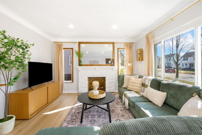 Foto del edificio - 6059 Maplecliff Dr